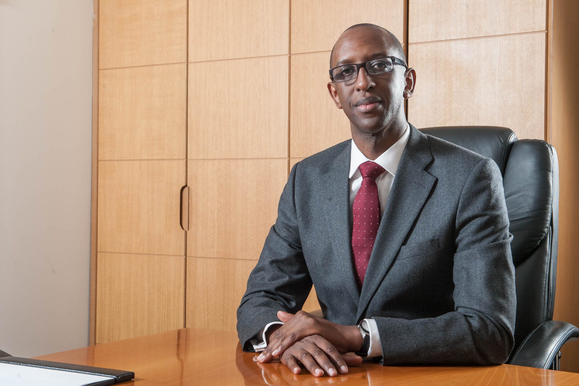 BUSINESS PORTRAITS: Clean, professional imagery for teams and executives at the convenience of your offices, at home or on location at your AGM or conference.