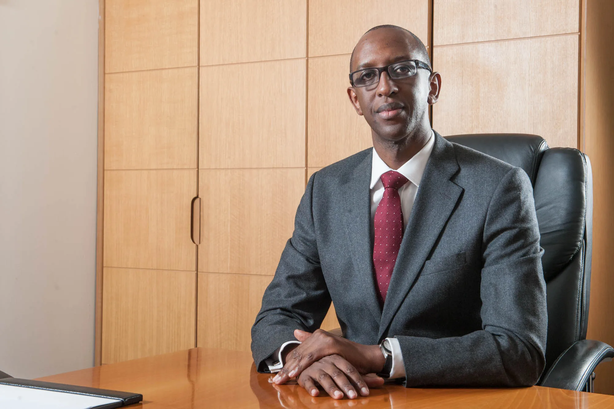 BUSINESS PORTRAITS: Clean, professional imagery for teams and executives at the convenience of your offices, at home or on location at your AGM or conference.